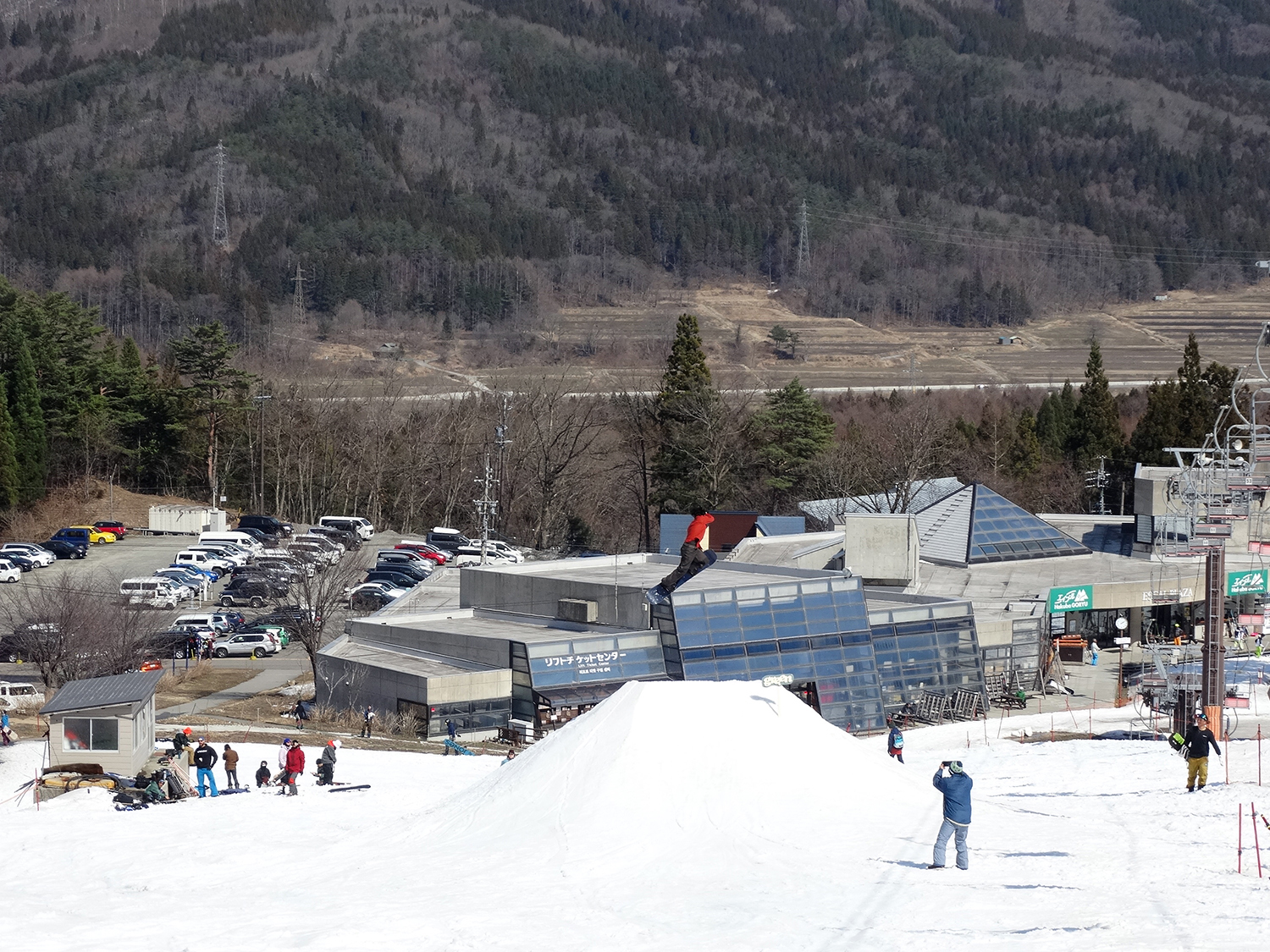 X-JAM Takaifuji in Japan - a group of people skiing down a snowy hill.