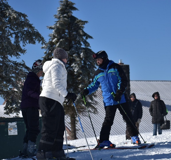 Blue Knob in USA - a group of people on skis in the snow.