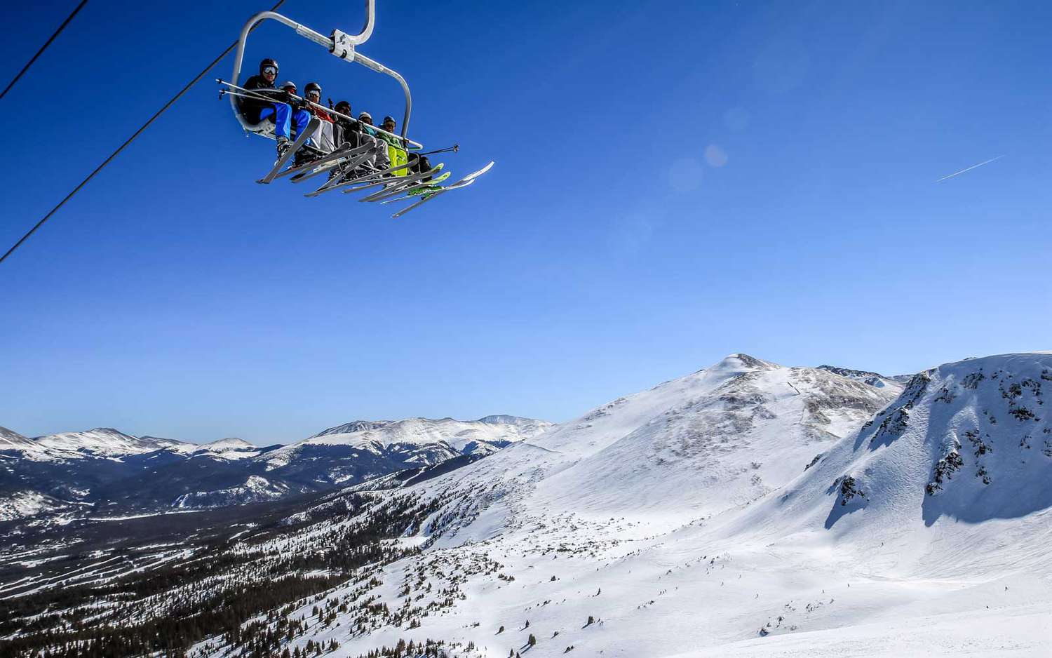 Breckenridge in USA - a skier on a ski lift in the mountains.