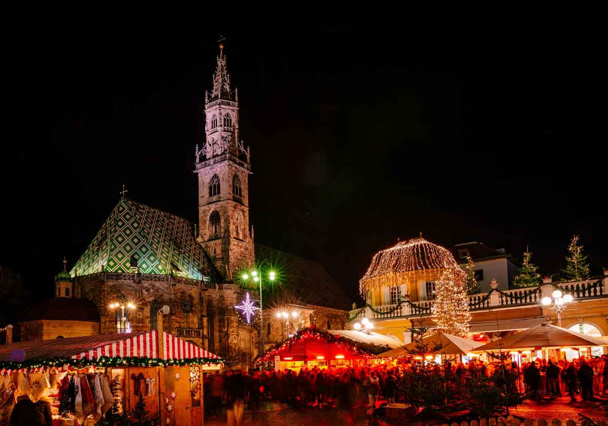 Panarotta 2002 in Italy - christmas market in the old town.