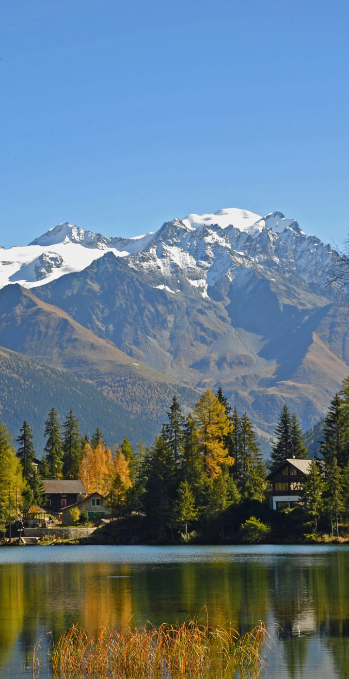 A picturesque Swiss chalet just off the ski slopes of Champex-Lac. Surrounded by majestic snow-capped mountains, it offers an idyllic winter retreat in the heart of the Valais region.