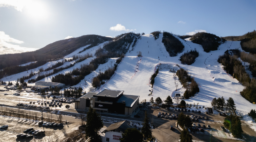 The Georgian Peaks Club in Canada - the sky is clear.