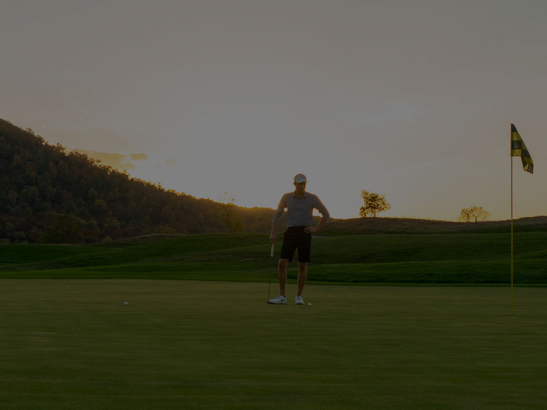 Whitetail in USA - a man standing on top of a green golf course.