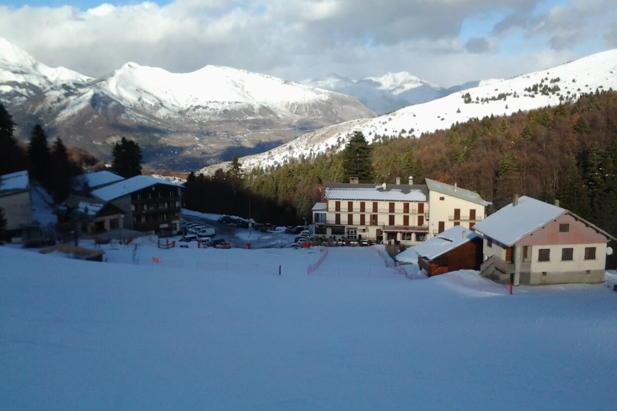 Céüze 2000 – Gap in France - a view of the mountains from a ski slope.