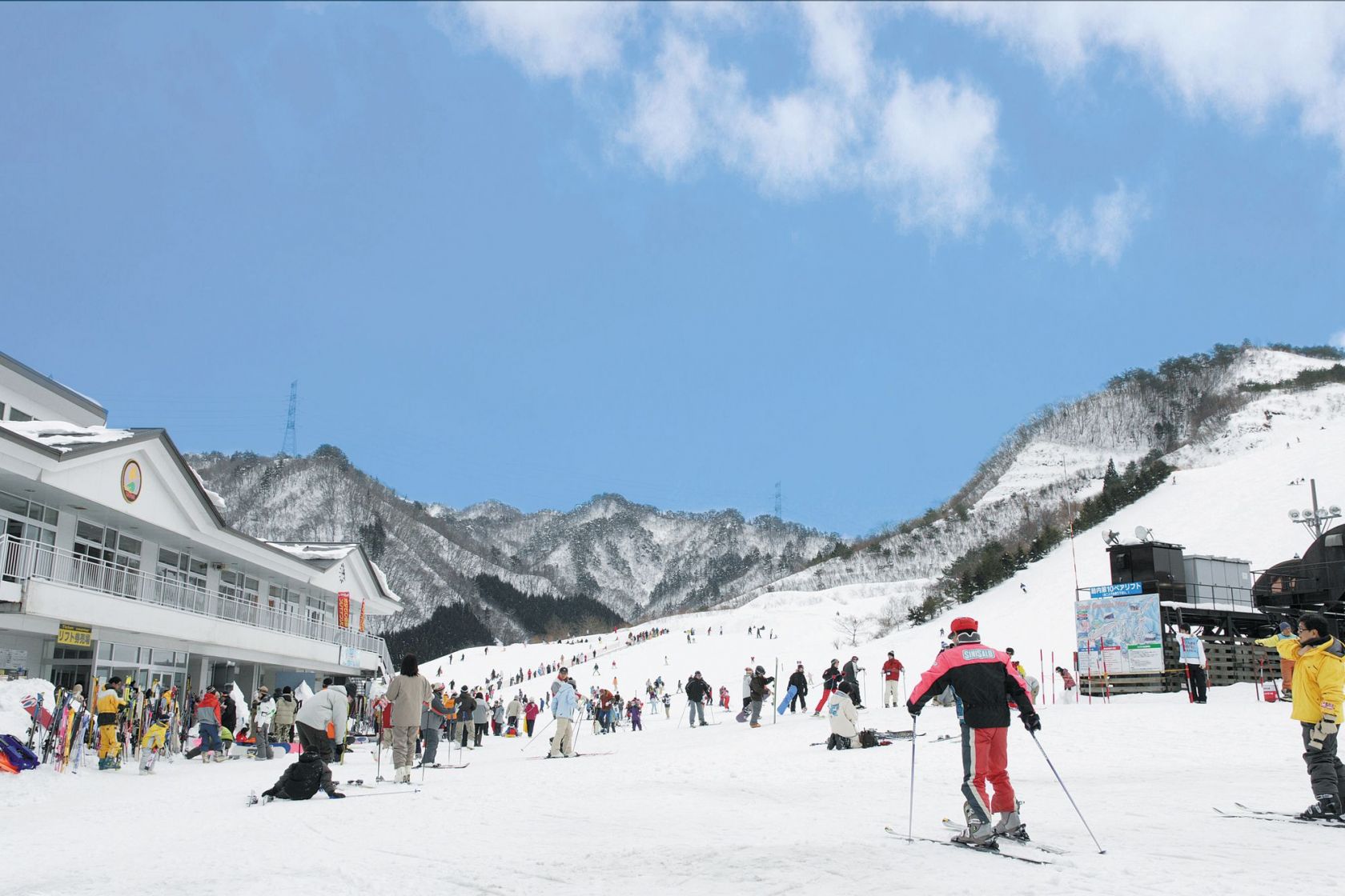 Tainai in Japan - a group of people skiing down a snowy slope.