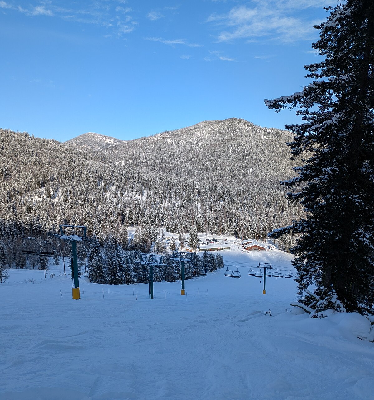 Loup Loup Ski Bowl in USA - a view of a ski area in the mountains.