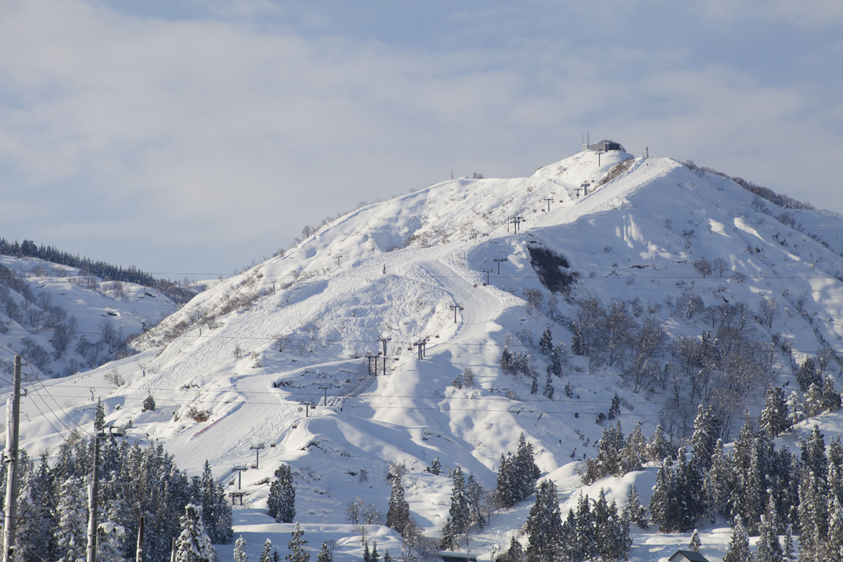 Suhara in Japan - snow on the mountain.
