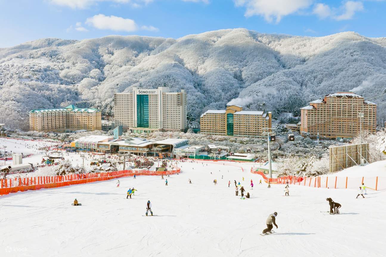 Vivaldi Park in South Korea: people skiing on the slopes of a ski resort.