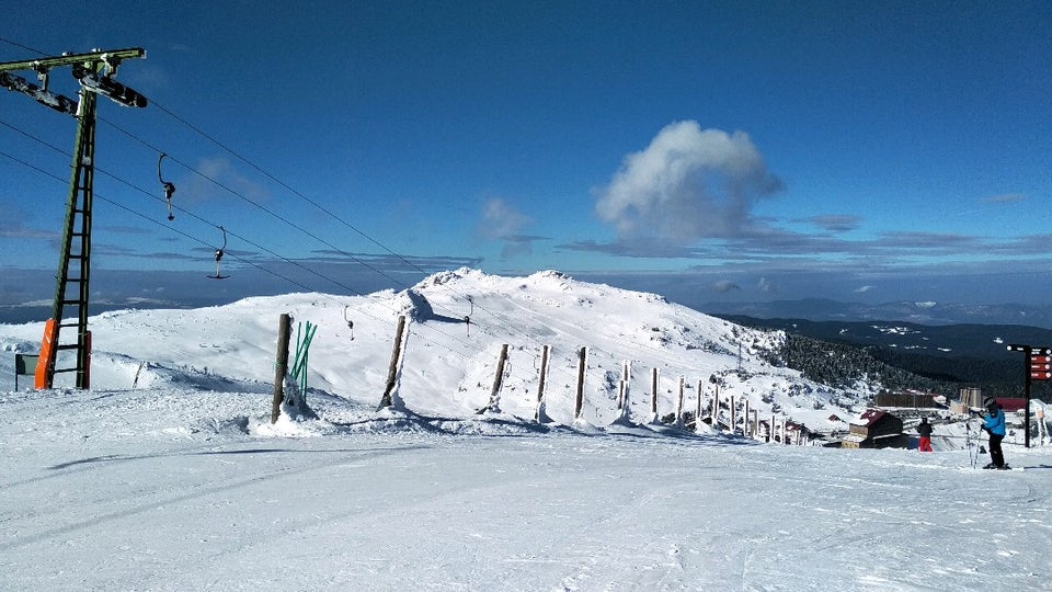 Kartalkaya in Turkey - a ski slope with a ski lift going up the mountain.