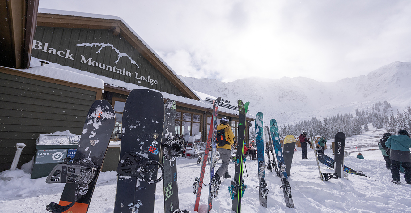 Black Mountain in USA - a bunch of snowboards.