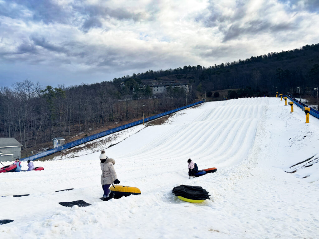 Massanutten in USA - white snow on the ground.