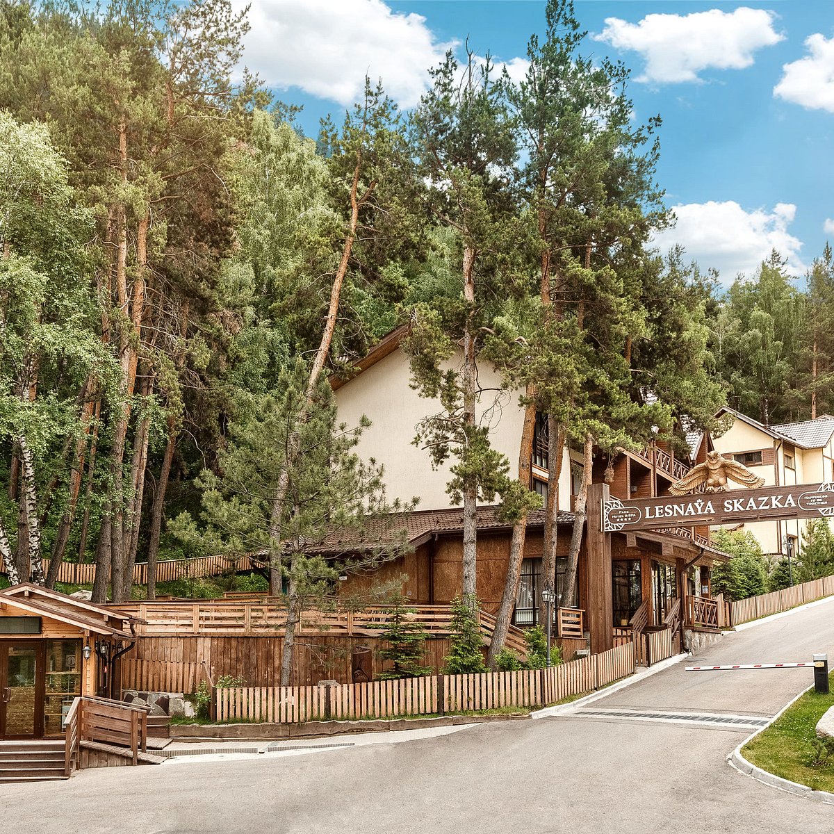 Mountain Resort «Oi-Qaragai Lesnaya Skazka» in Kazakhstan: the entrance to a resort in the woods.