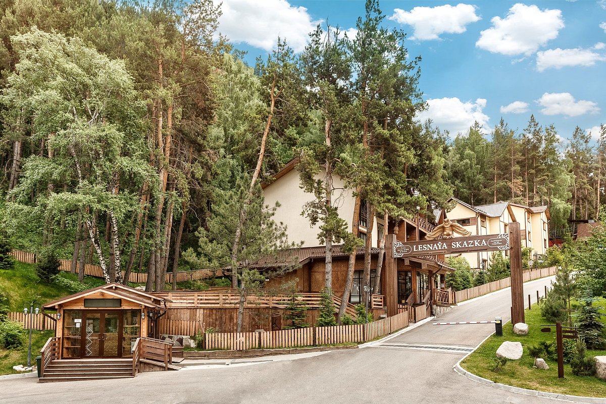Mountain Resort «Oi-Qaragai Lesnaya Skazka» in Kazakhstan: the entrance to the hotel in the forest.