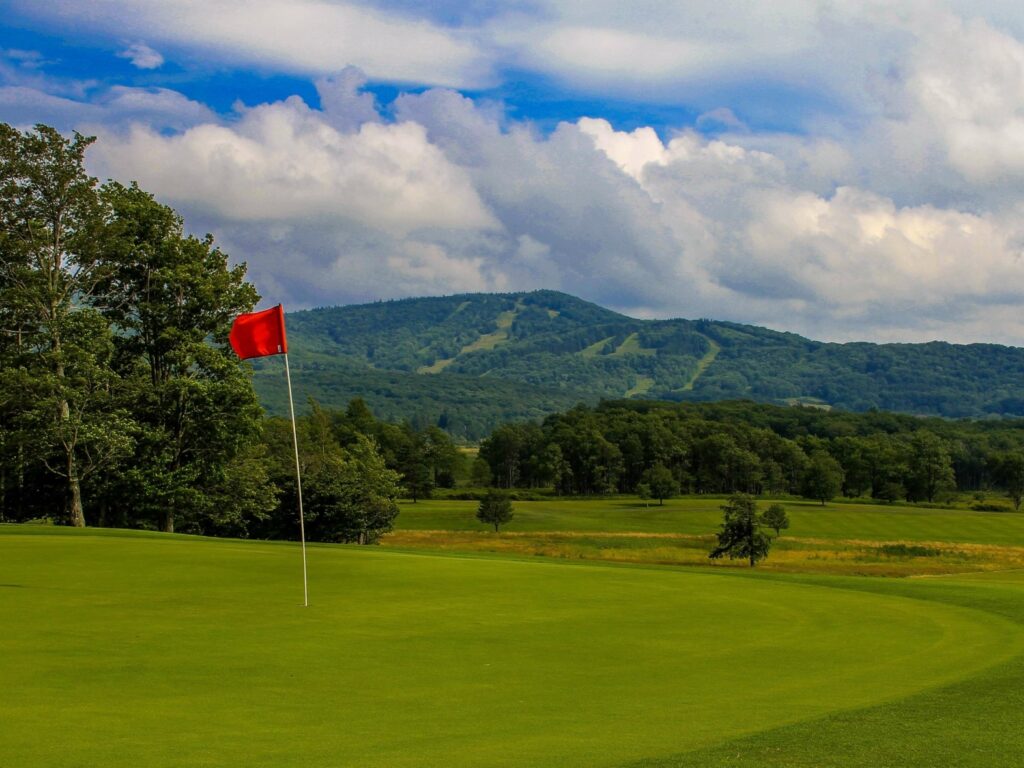 Canaan Valley in USA - a golf course with mountains in the background.
