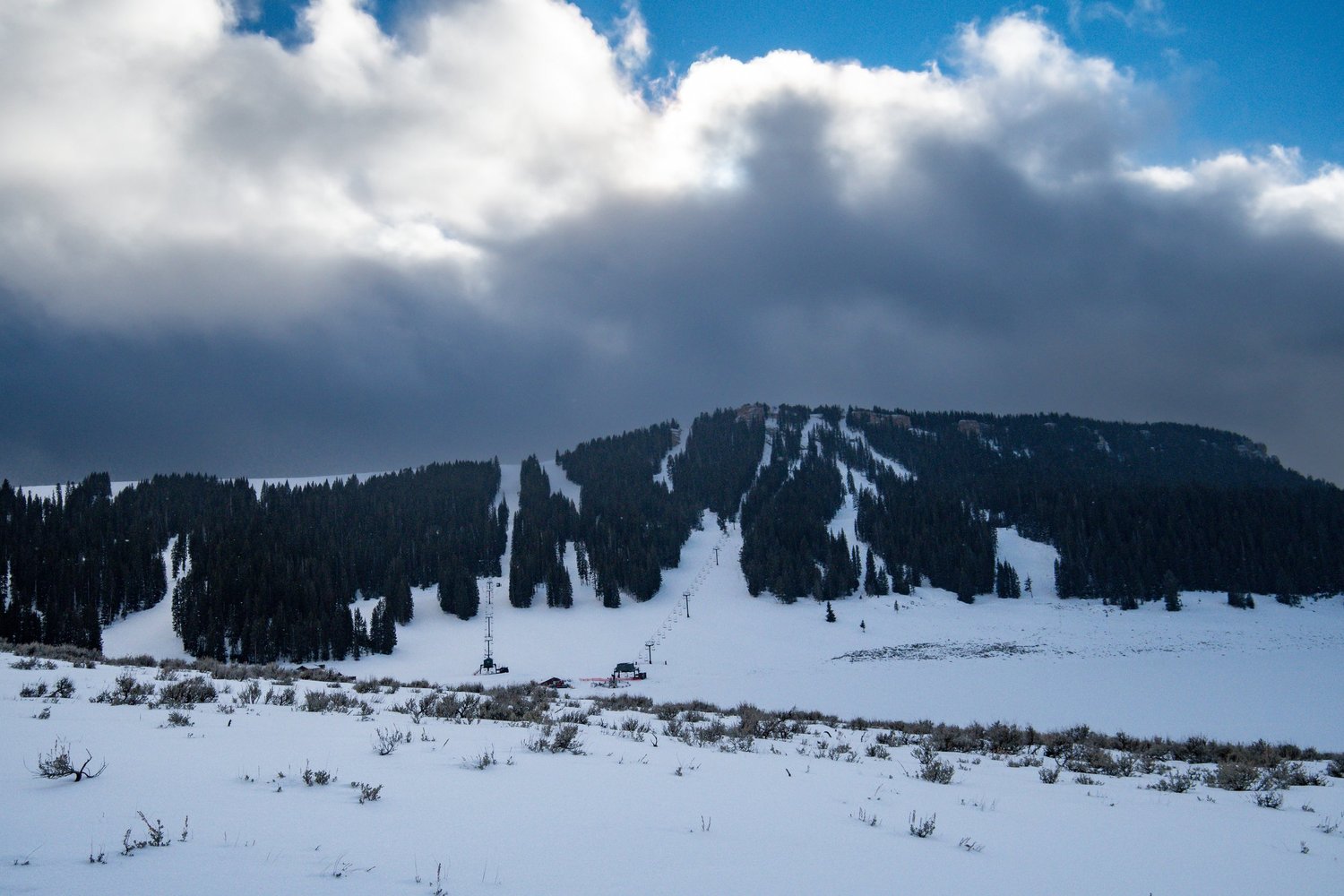 A winter sports scene at Meadowlark Ski Lodge in Ten Sleep Wyoming showcasing a snowy mountain peak snow-covered slopes and capturing the overall beauty of the winter scenery.