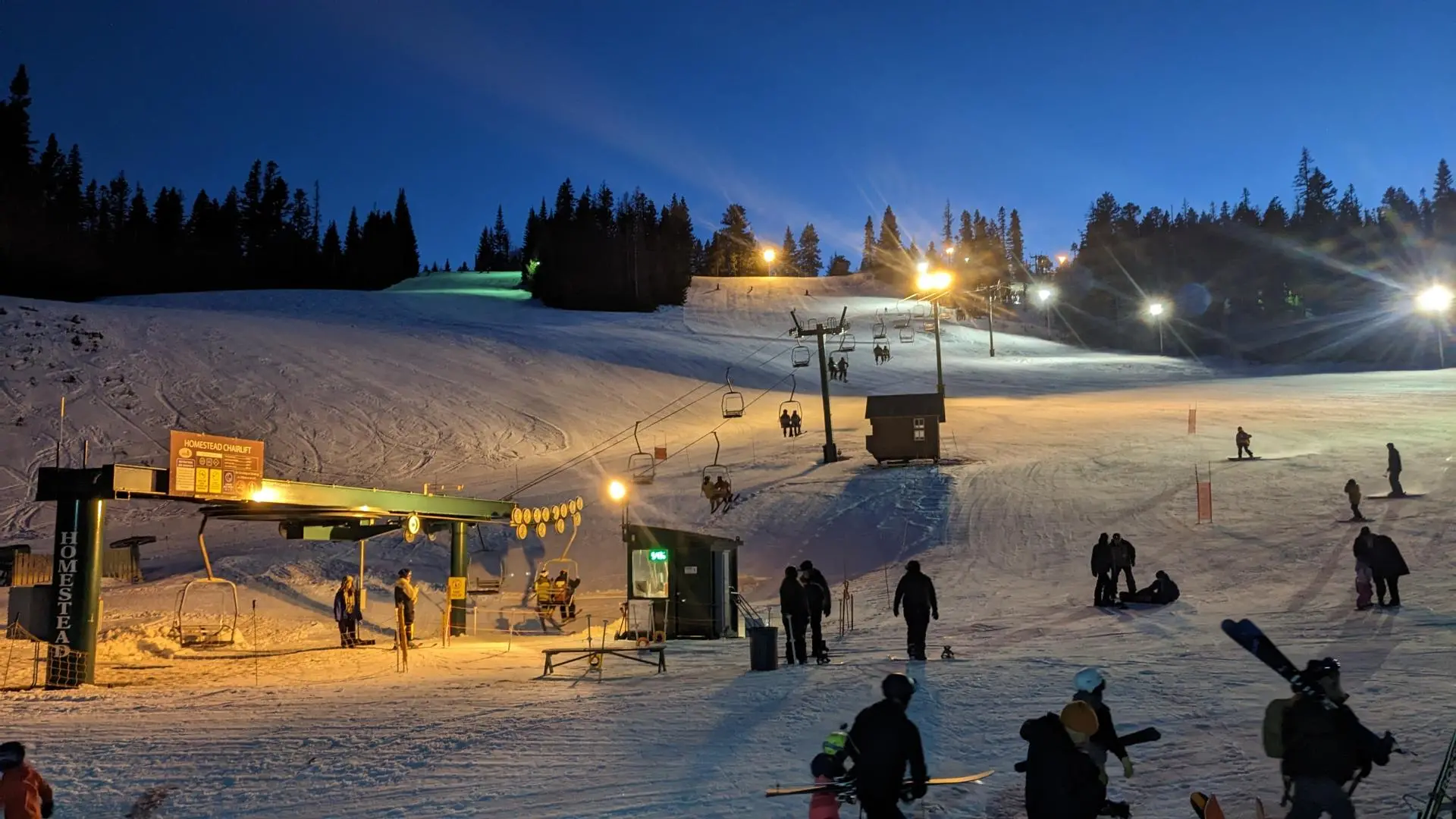 Cooper Spur ski resort in Hood River, Oregon, featuring ski lifts against the backdrop of a pristine winter landscape ideal for winter sports.