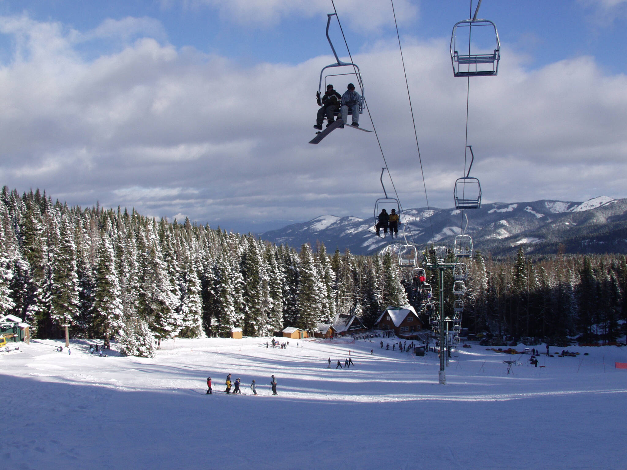Cooper Spur in USA - a ski lift going up a snowy slope.