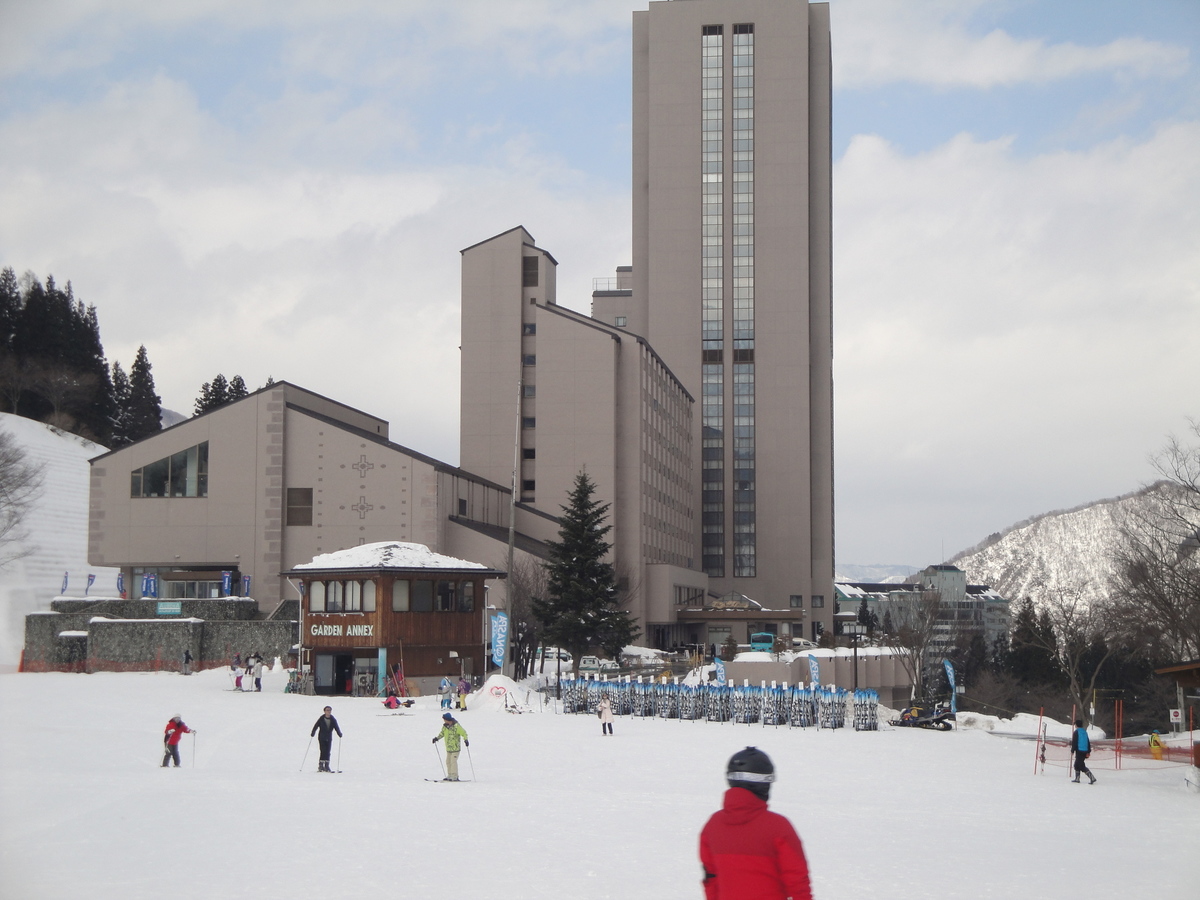Naspa Ski Garden in Japan - a group of people skiing in the snow.