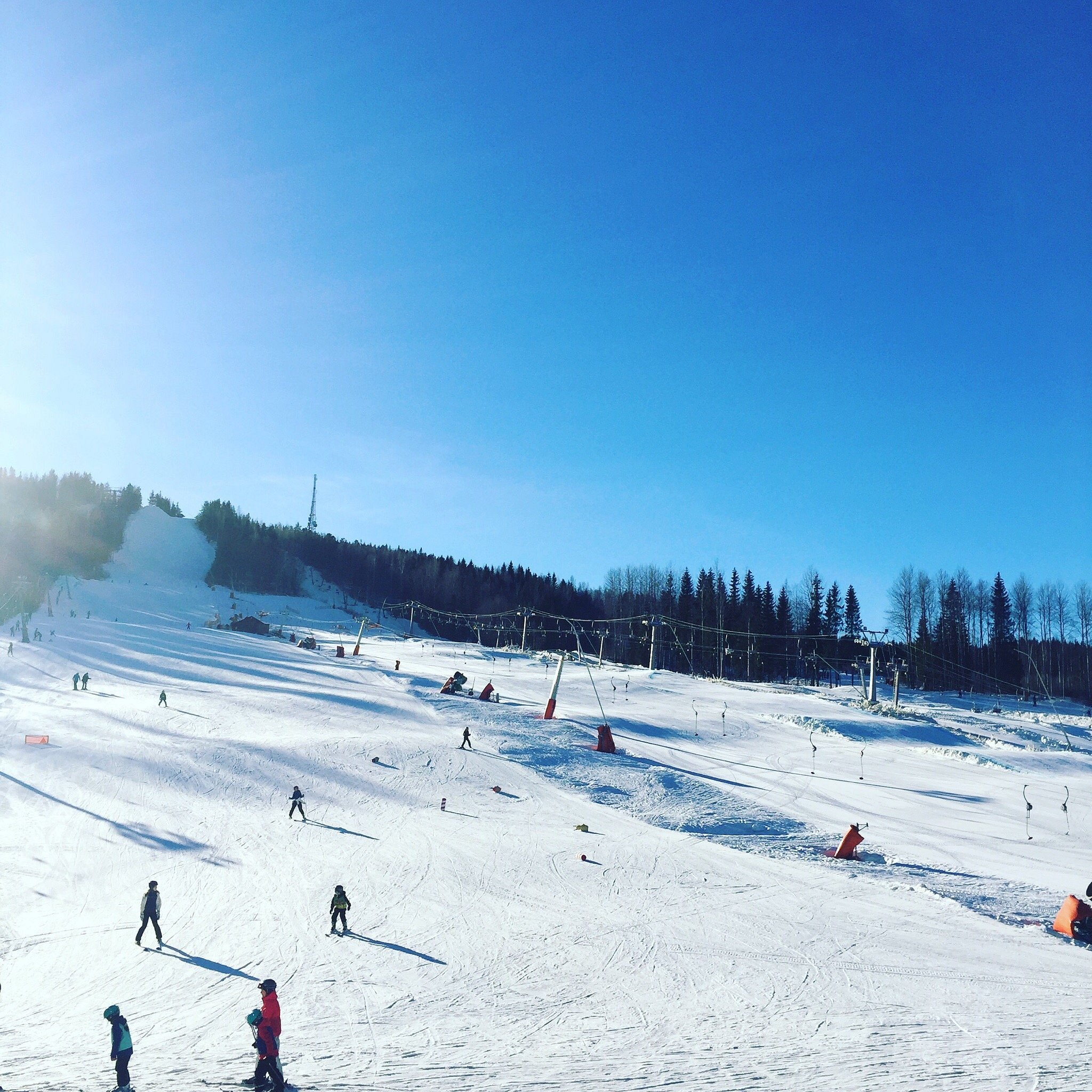 Vibrant winter sports scene at Kungsberget in Sweden, showcasing an active ski resort on a sunny day. The stunning winter landscape adds to the charm of the bustling winter sports centre.