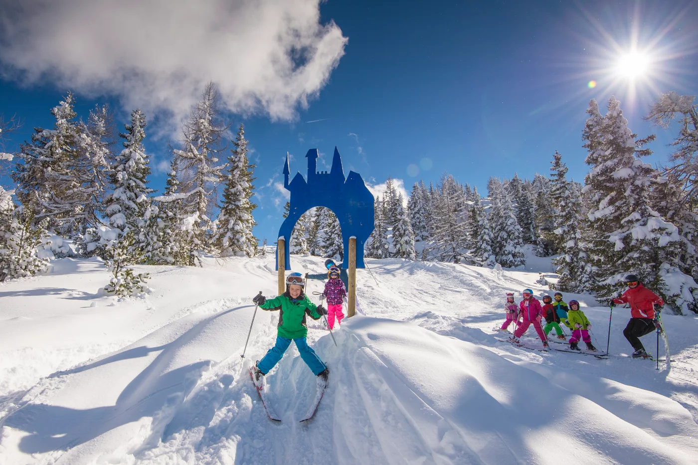 Winter sports scene at Fageralm – Forstau in Pongau with a family and a group of people skiing at a ski resort, featuring a ski lift in the background.