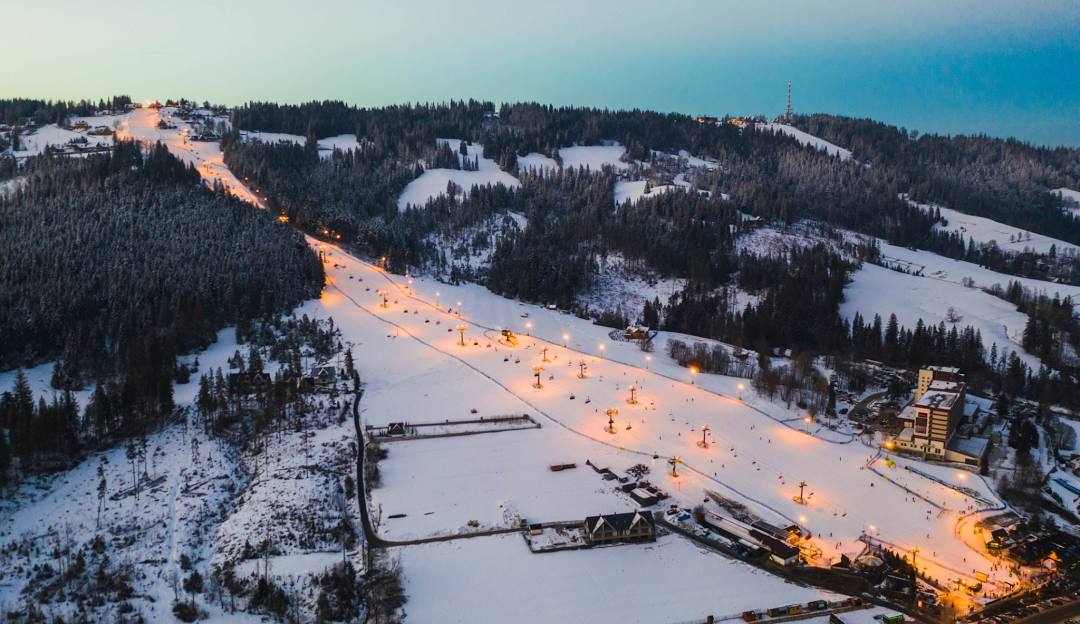 Winterpol White Jar Karpacz ski resort in Karpacz, Poland, featuring stunning winter scenery, active winter sports, and a bustling sports centre.