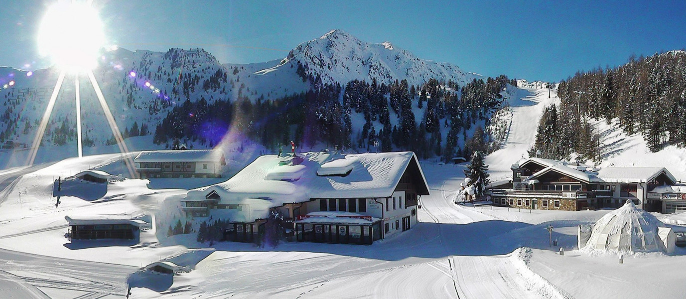 Speikboden – Skiworld Ahrntal in Italy - the sun is shining over the snow covered mountains.