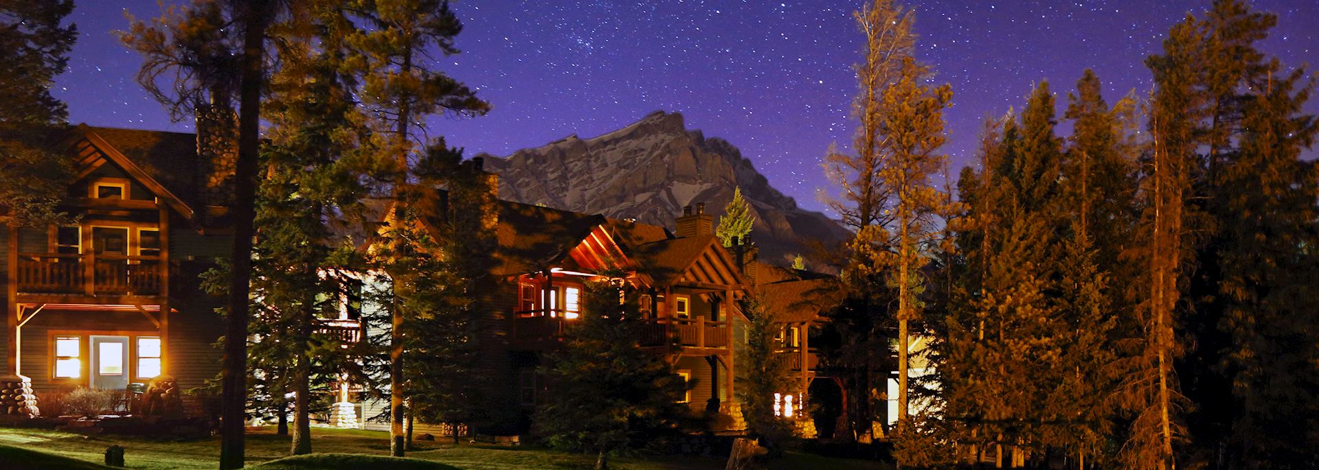 Buffalo in USA - the lodge at night with stars in the sky.