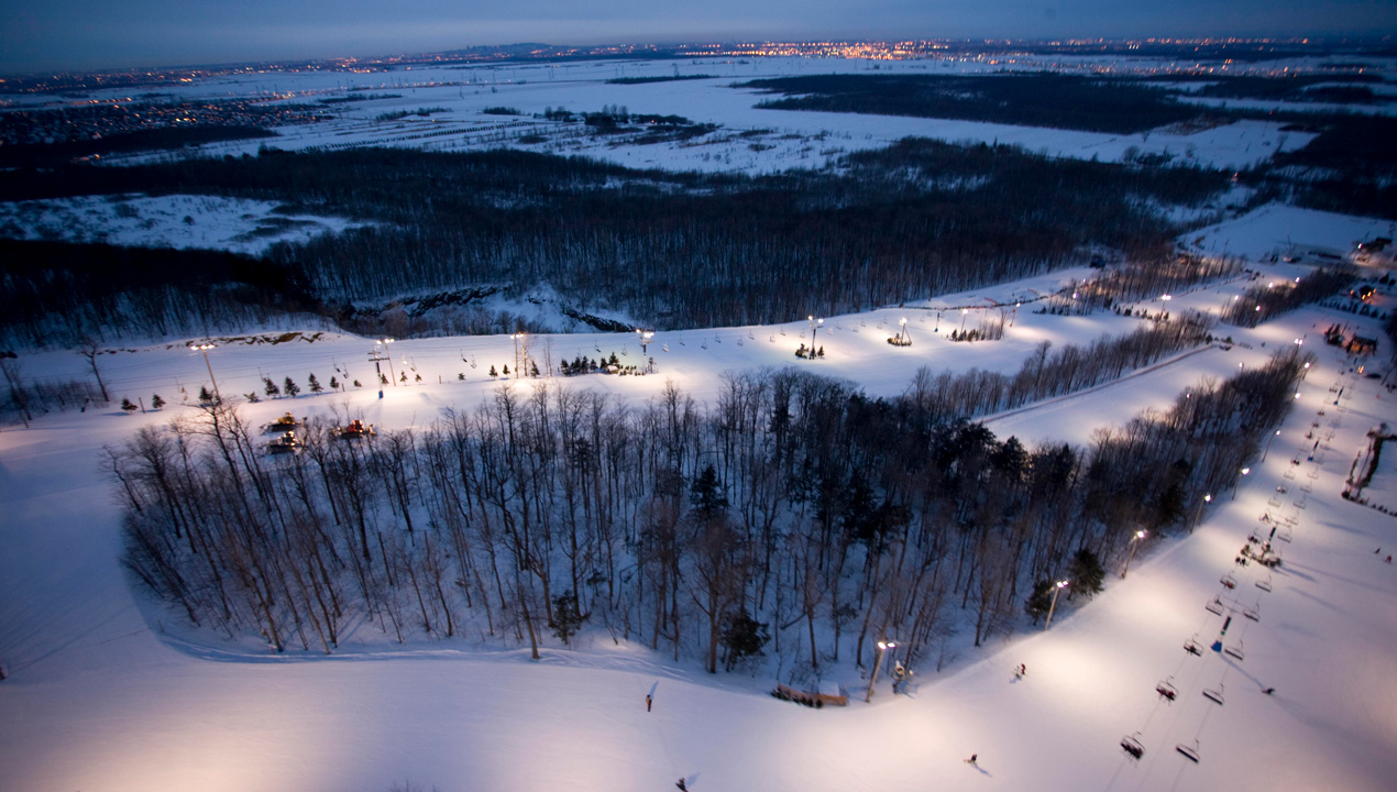 Ski Saint-Bruno in Canada - the sky is blue.