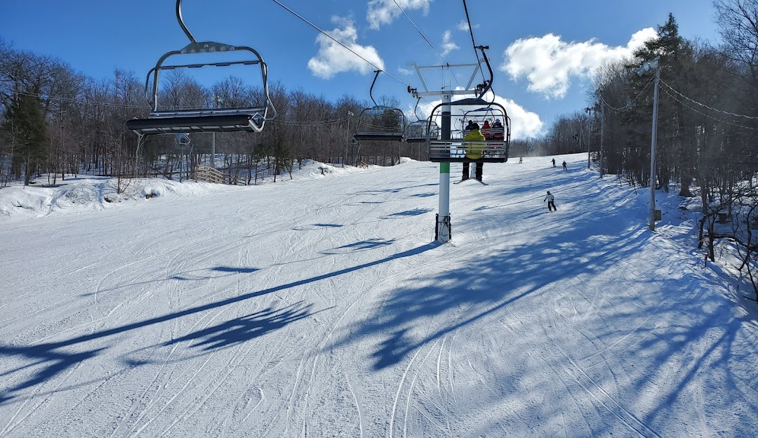 Ski Saint-Bruno in Canada - a ski lift going up a snowy slope.