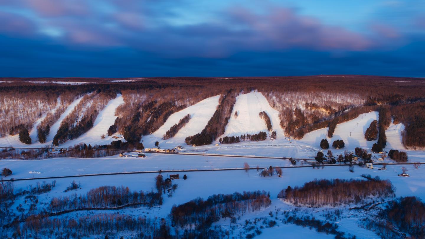 Snow Ridge in USA - a snowy landscape with a mountain in the background.