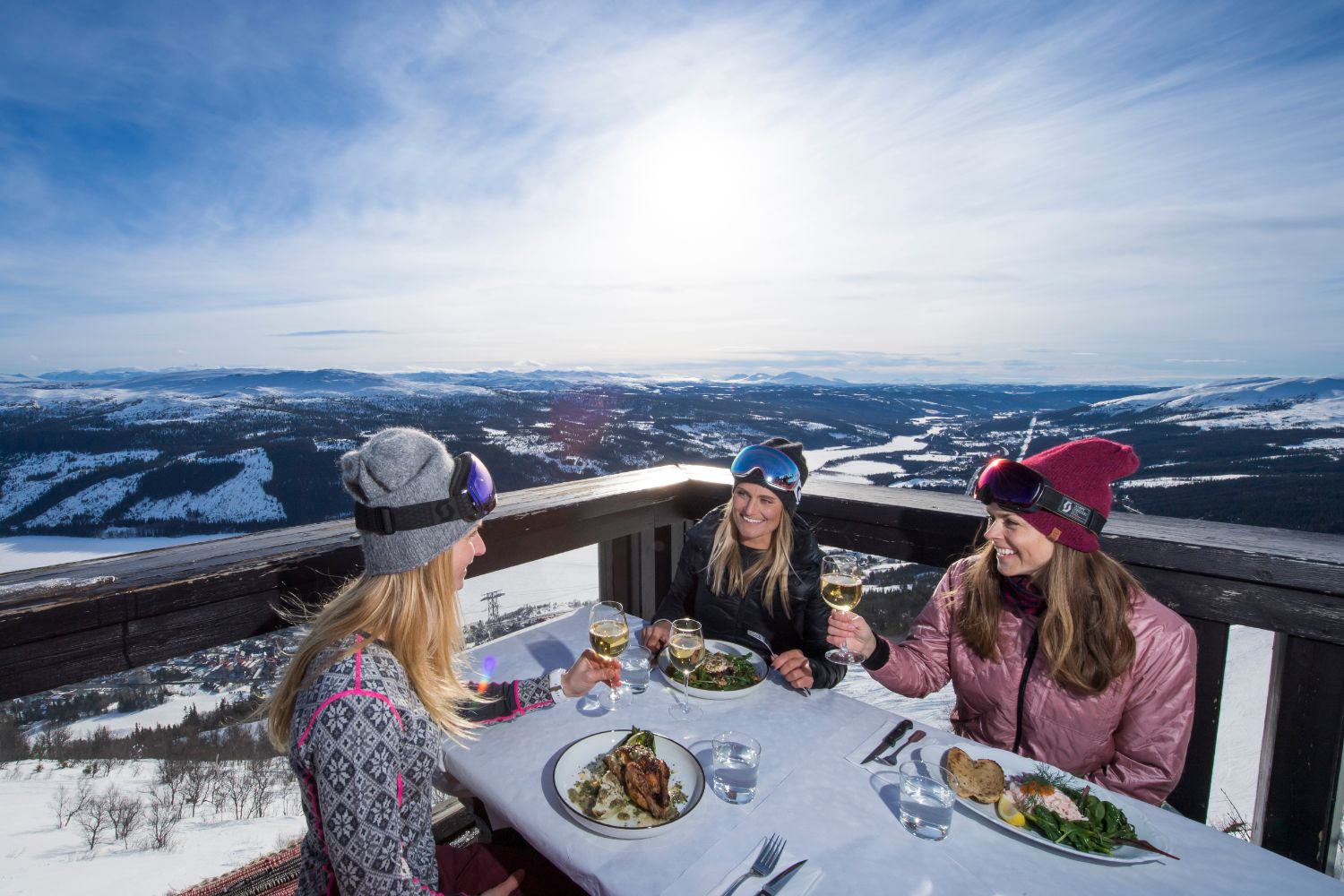 Åre in Sweden - two women sitting at a table.