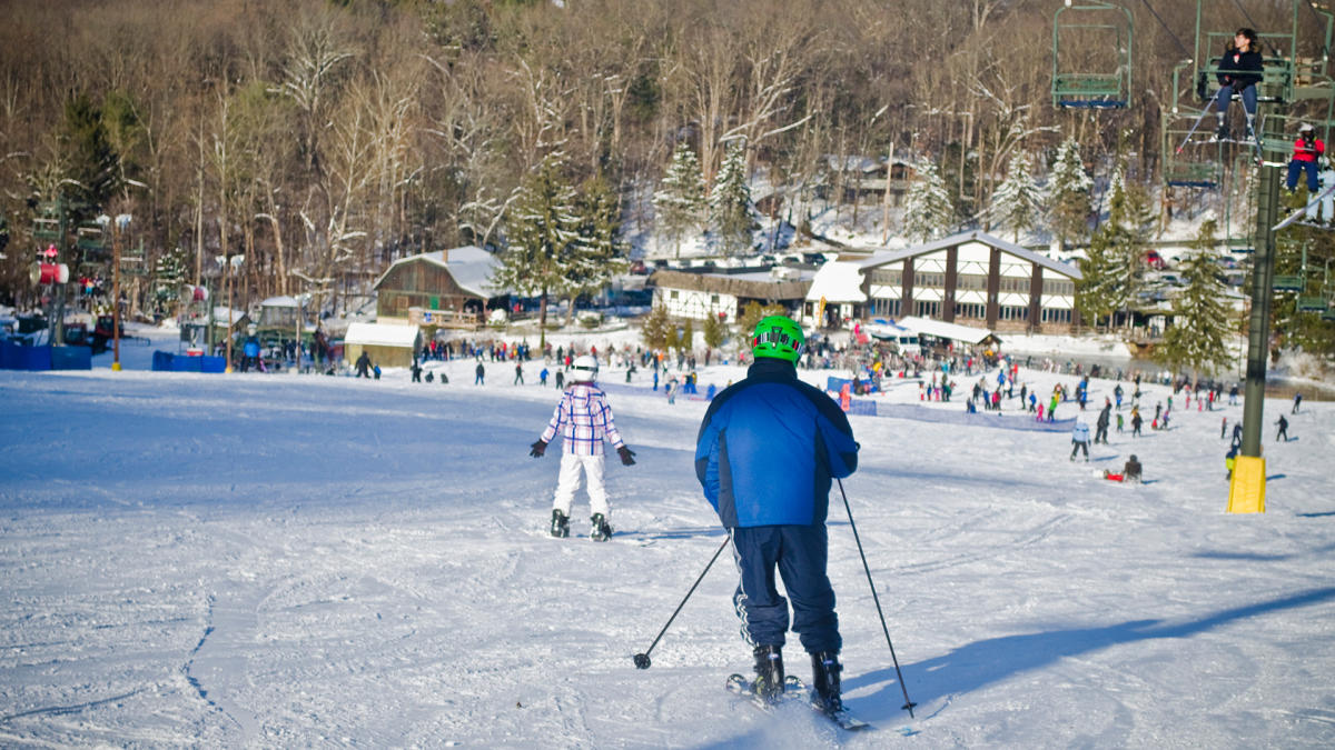 Spring Mountain in USA - a group of people skiing down a hill.