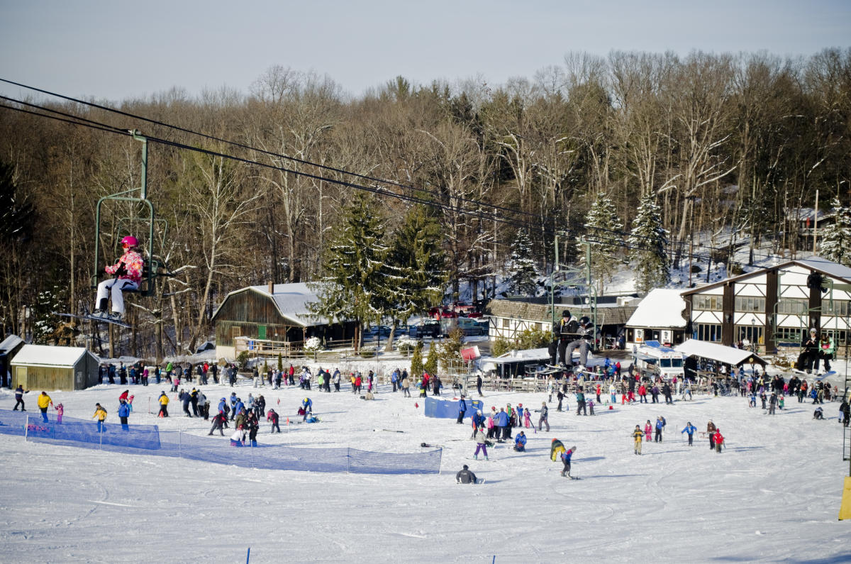 Spring Mountain in USA - a group of people skiing.