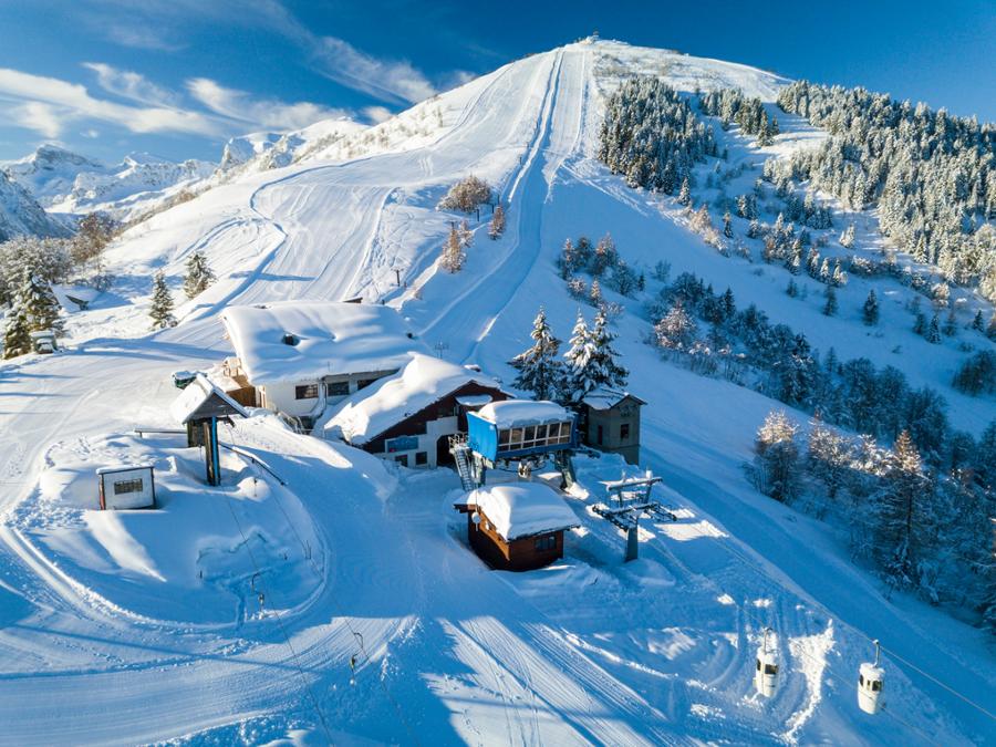 Lurisia Monte Pigna in Italy: a ski resort surrounded by snow covered mountains.