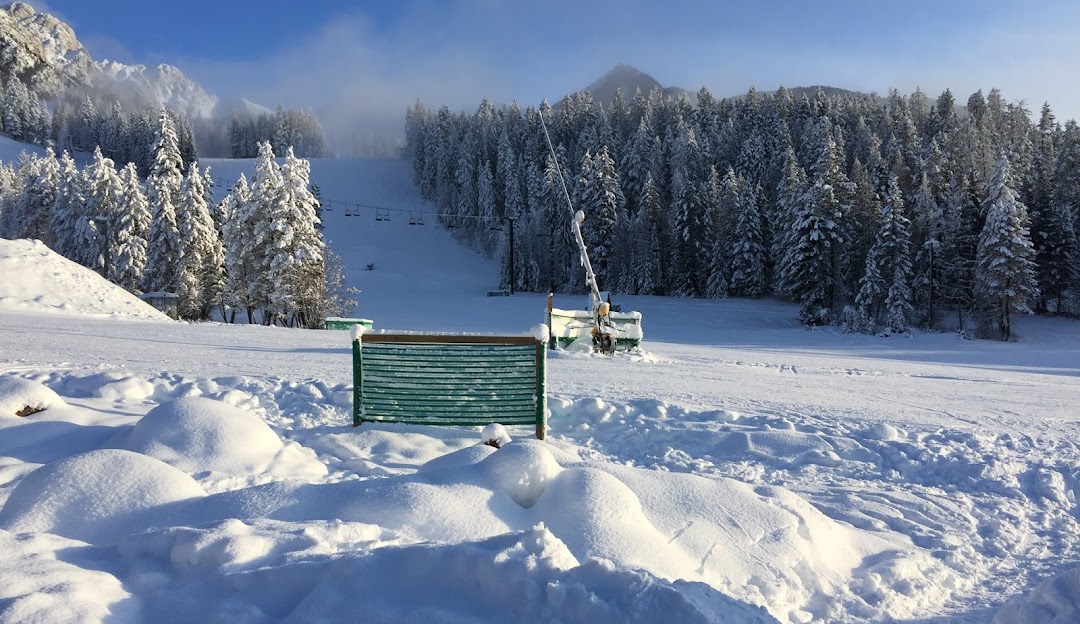 A vibrant winter sports scene at Fairmont Hot Springs in Kootenay Rockies British Columbia Canada displaying the allure of the ski resort amidst stunning winter scenery.