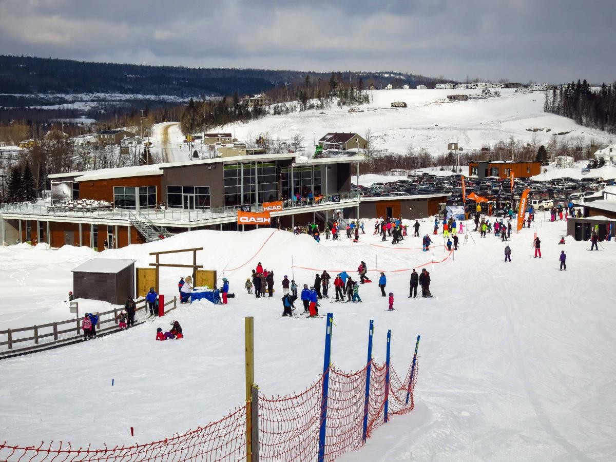Mont-Saint-Mathieu in Canada - a group of people on a ski slope.