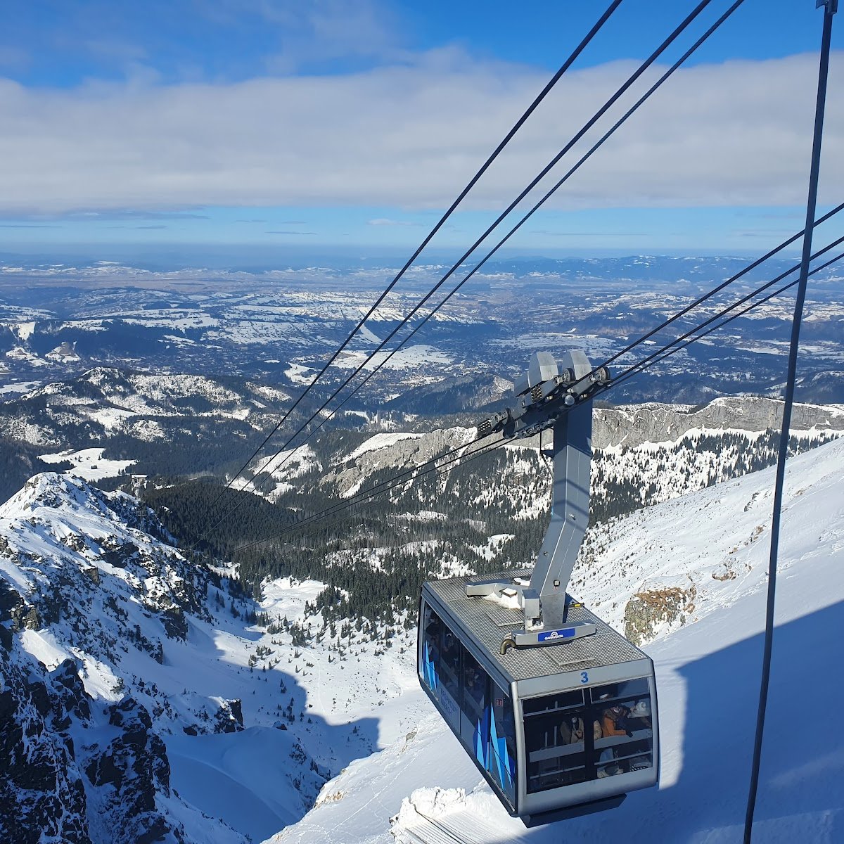 Szyndzielnia Dolna stacja kolejki linowej in Poland - a ski lift going up a snowy mountain.