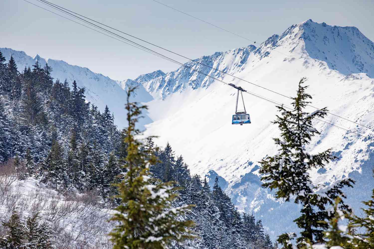 Sitzmark in USA - a ski lift going up a snowy mountain.
