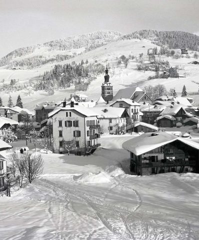 Charming chalet nestled in the stunning winter landscape of Megève, France. A picturesque scene radiates the serene surroundings of a ski resort amid the captivating beauty of a winter sports scene.