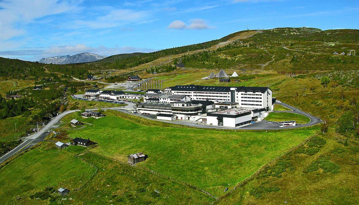 Golsfjellet in Norway: a large white building on top of a hill.