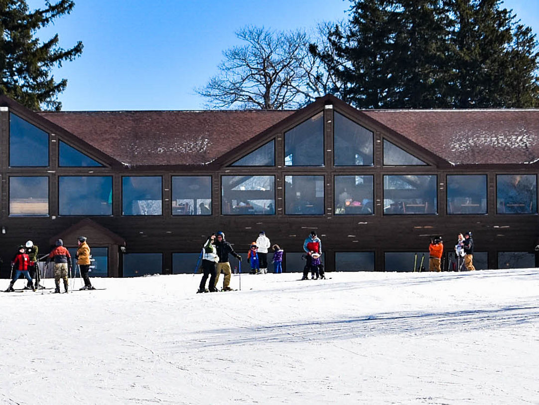Laurel Mountain in USA: a group of people standing in front of a building.
