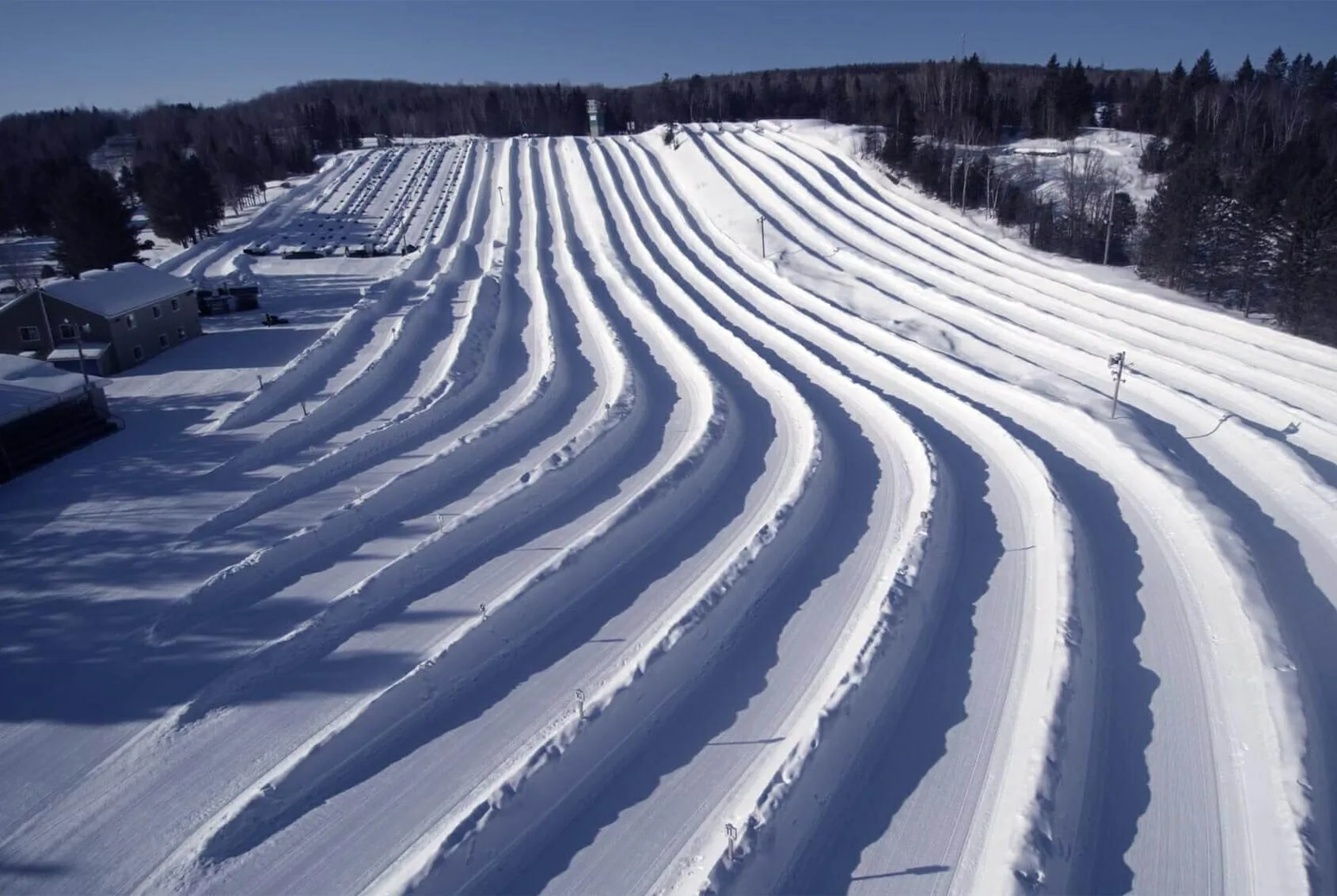 Vallée du Parc in Canada - a ski slope covered in snow.