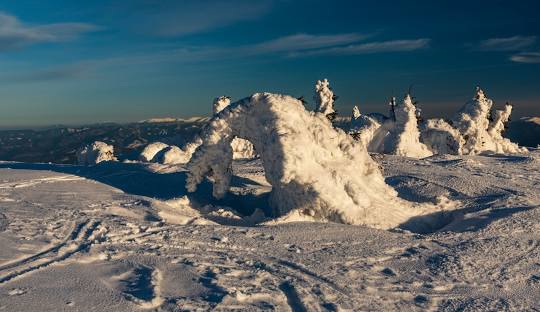 Winter sports scene at Martinské Hole in Slovakia, featuring stunning snowy mountain scenery.