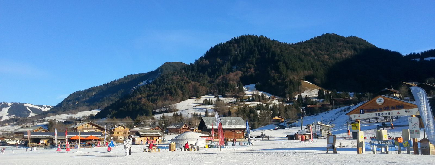 Espace Diamant – Les Saisies | ​Notre-Dame-de-Bellecombe | ​Praz sur Arly | ​Flumet | ​Crest-Voland in France: a view of a ski resort in the mountains.