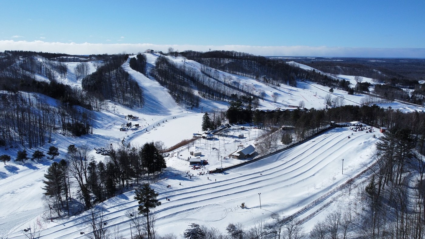 Winter scene at Horseshoe Resort in Barrie, Ontario, showcasing snow-covered slopes bustling with winter sport activities at a well-equipped ski resort.