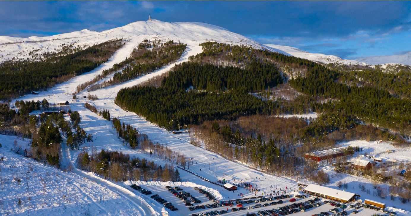 Tusten Skikro in Norway: an aerial view of a ski resort in the mountains.
