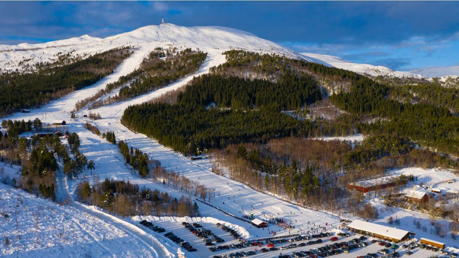 Tusten Skikro in Norway: an aerial view of a ski resort in the mountains.