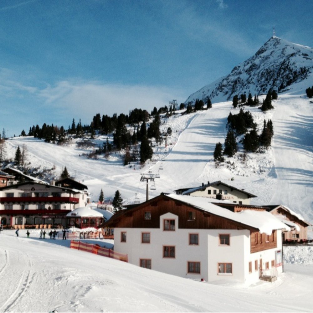 Zinkenlifte Hallein  |  Bad Dürrnberg in Austria - a snow covered ski slope with houses in the background.