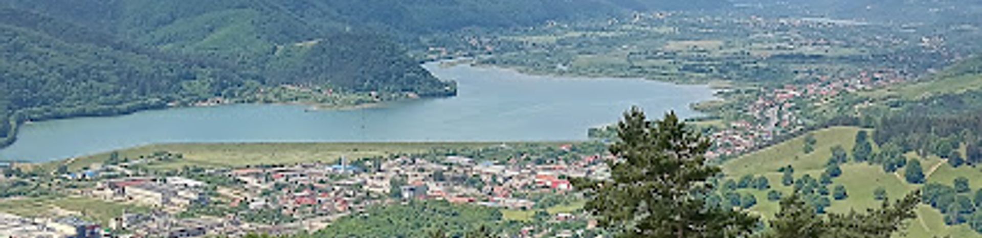 Pârtia de schi Cozla in Romania - the view from the top of the mountain.