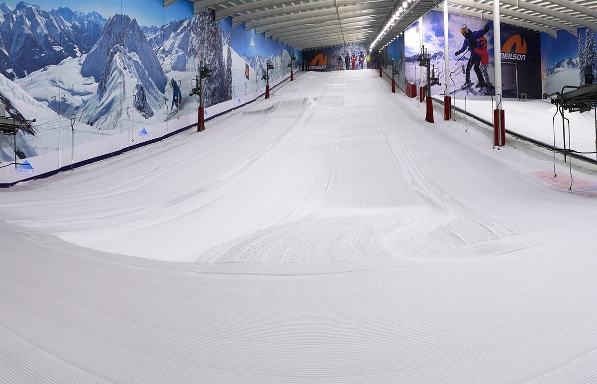 The Snow Centre – Hemel Hempstead in United Kingdom - a snowboard is in the middle of the room.